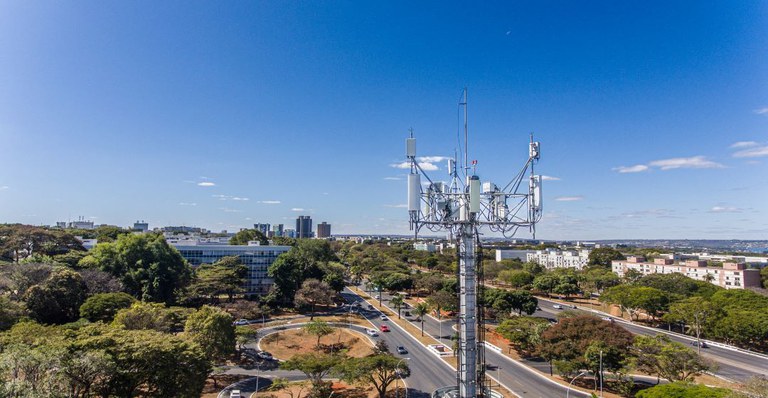 Antena de captação do sinal 5G em alguma cidade brasiliense - o sinal digital é responsável pelo sinal de RTV